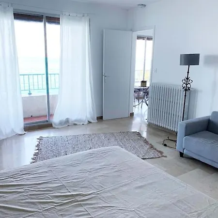 En Bord De Апартаменты Пьетранера