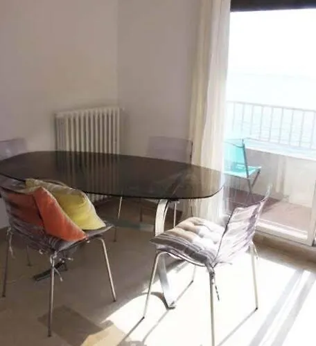 En Bord De Apartment