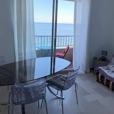 En Bord De Διαμέρισμα *