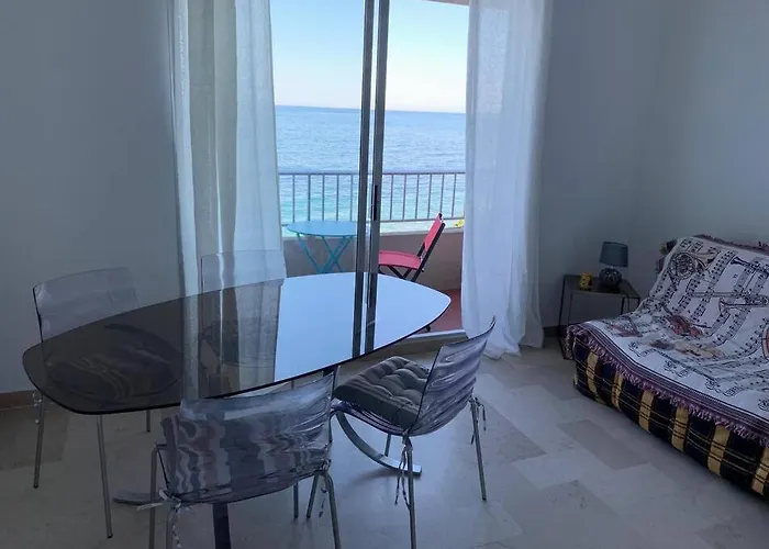 En Bord De דירה *